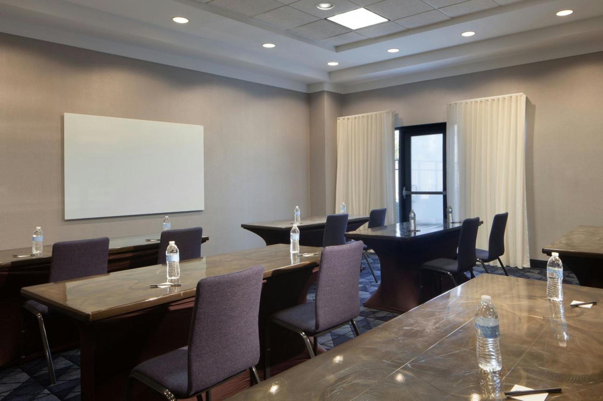 Courtyard By Marriott Newark Silicon Valley Luaran gambar